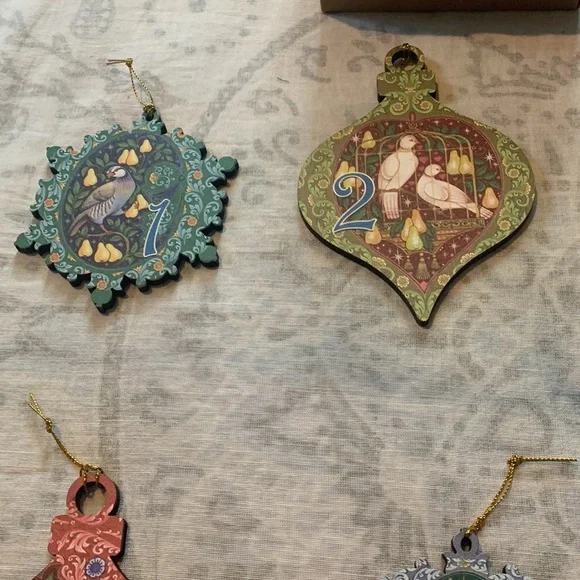 Set of 12 G. DeBrekht 12 Days of Christmas Wood Wooden Ornaments w/ Box + Wreath - Picture 4 of 8